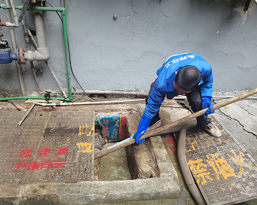 英吉沙清掏化粪池