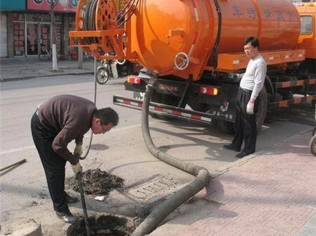 英吉沙清掏化粪池，健康生活从这里开始