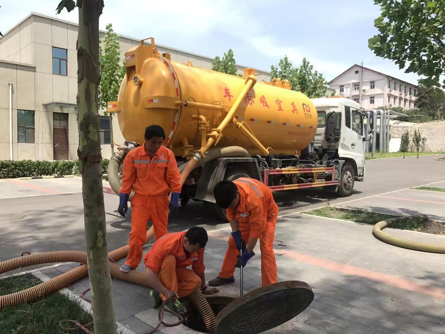 英吉沙化粪池清理与5-8吨吸粪车施工效率分析
